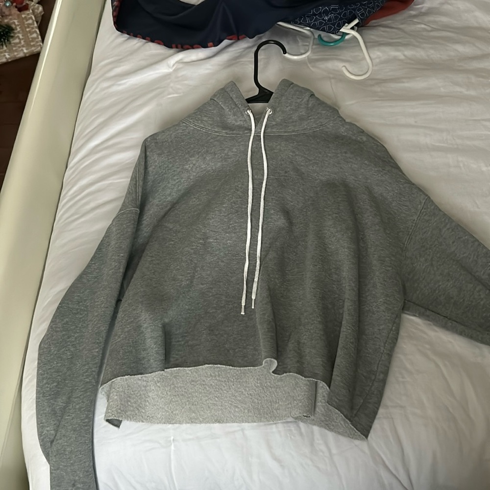 GREY CROPPED HOODIE